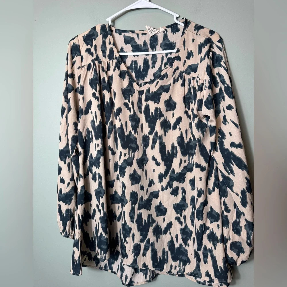 Grace + Emma‎ Women’s Long Sleeve V-Neck
Top Cinched Wrist Print Small